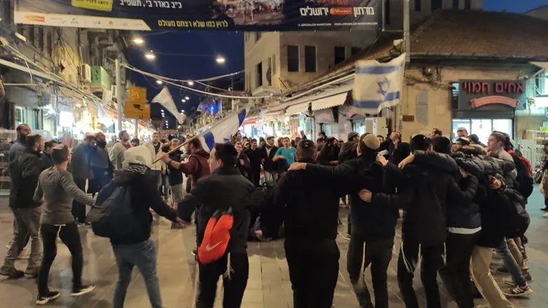 התלמידים בפתח שוק מחנה יהודה