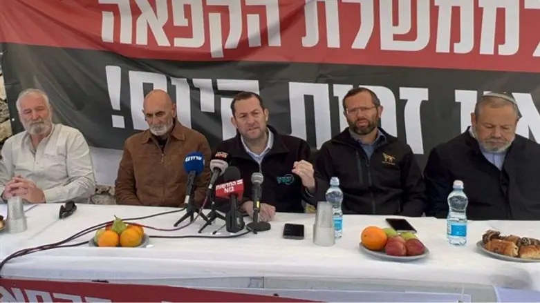 Главы региональных Советов Ие"Ша на демонстрации протеста