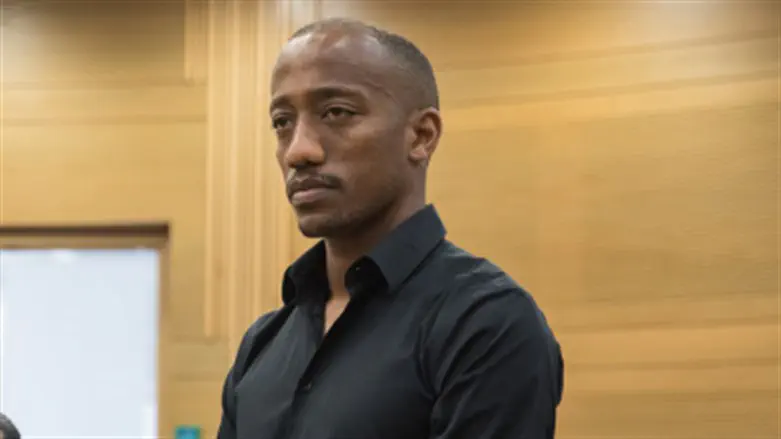 מנשה זלקה. יוצא נגד הממשלה