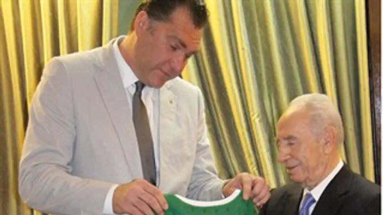 סבוניס ופרס. היום