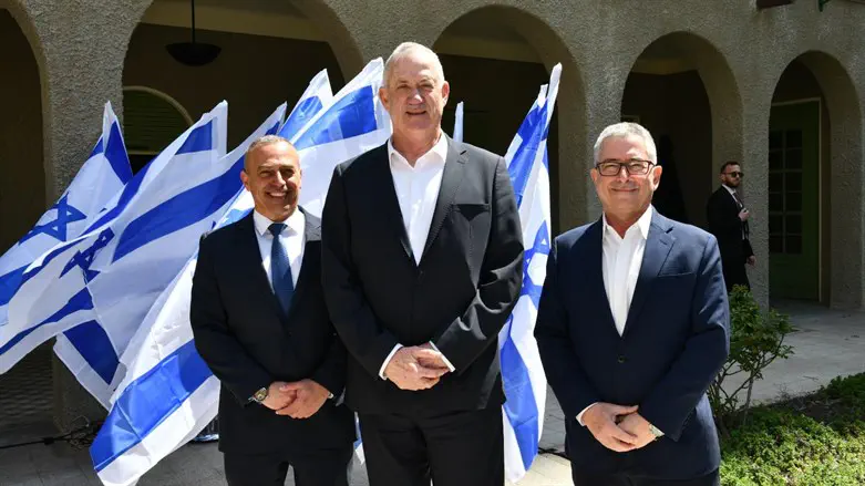 בני גנץ עם בטקס חילופי ראש האגף המדיני ביטחוני