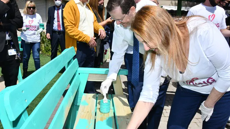 הרצוג ושרי אריסון בבית האבות