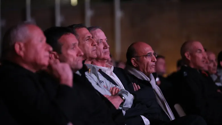 בני גנץ וכוכבי