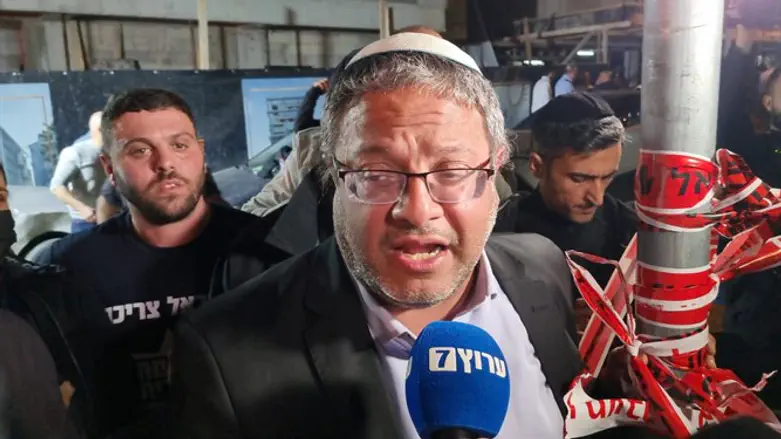 Итамар Бен-Гвир на месте теракт в Бней-Браке