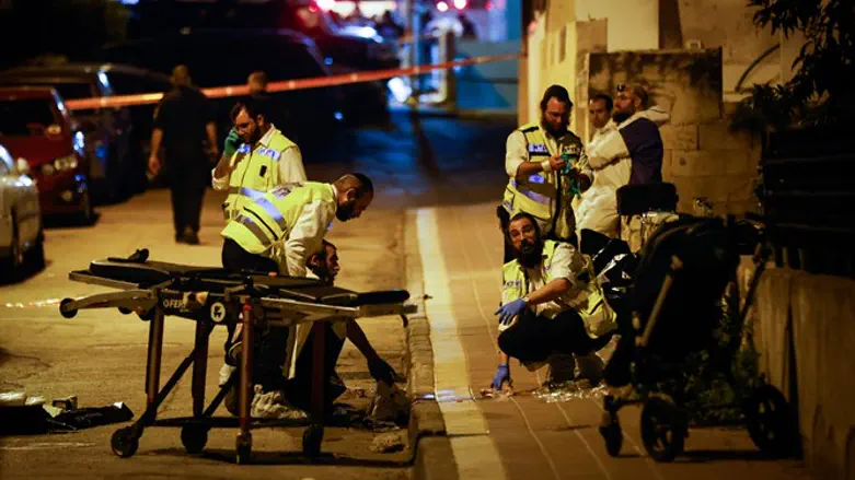 Детская коляска на месте теракта в Бней-Браке