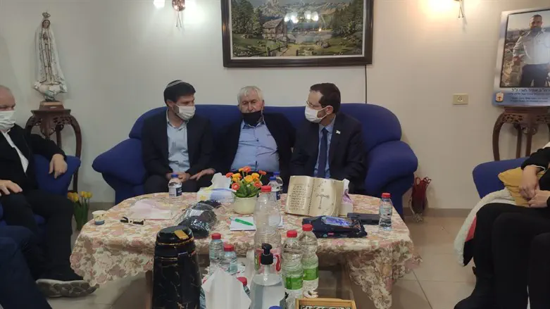 הרצוג וסמוטריץ' בבית משפחתו של אמיר חורי ז"ל