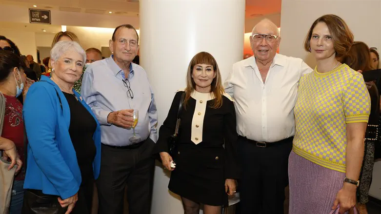 תיאטרון בית לסין ע"ש איביצ'ר