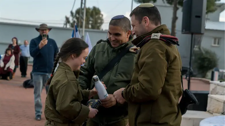 אבי בלוט עם ילדי לב בנימין