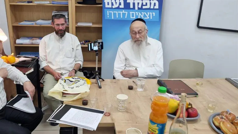 הרב טאו במשרדי מפלגת נעם