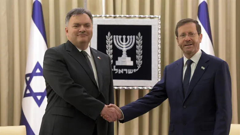 נשיא המדינה עם שגריר ארמניה ארמן אקופיאן