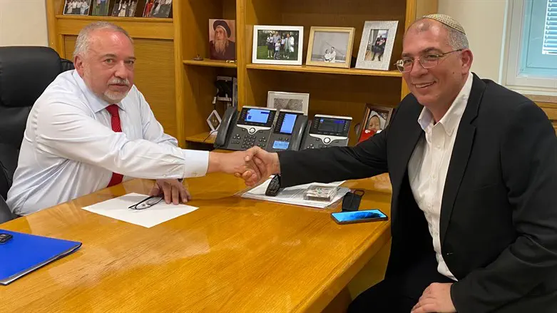 ניר אורבך ואביגדור ליברמן