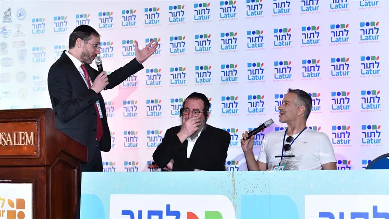 ערן גיגי (ימין)