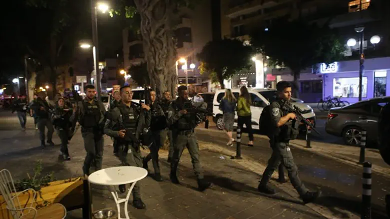 Возле места теракта в Тель-Авиве