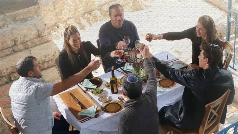 האחים למשפחת גביש שרים "מה ידידות"