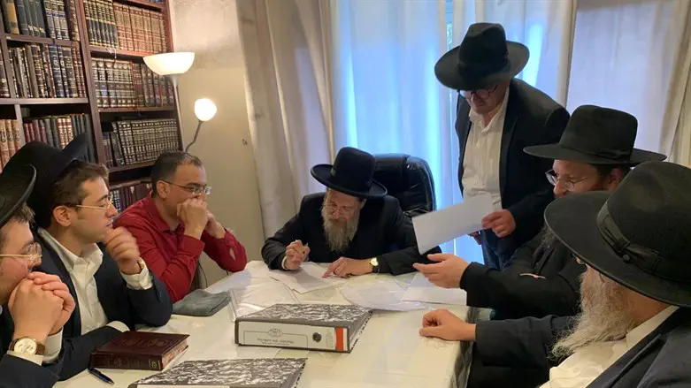 הרב בן ציון קוק במכירת חמץ