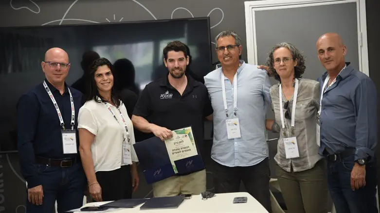 ברק לופן ז"ל במעמד חלוקת התעודות יום לפי הפיגוע