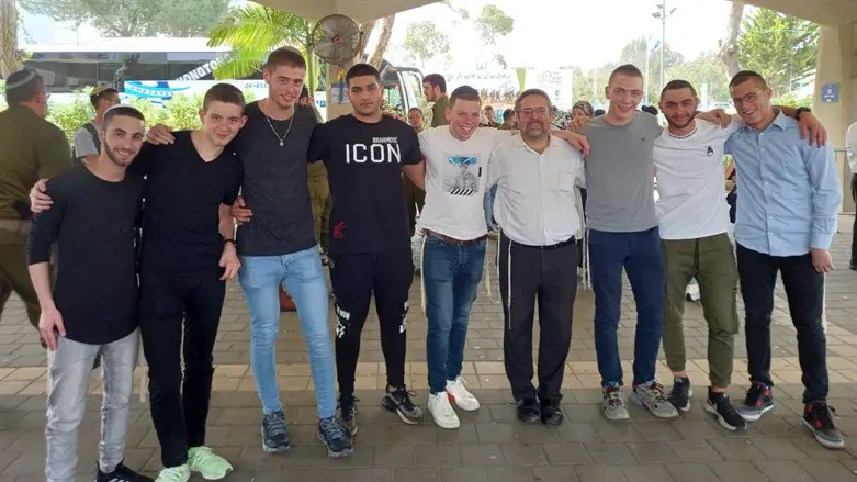מספסל הישיבה החרדית לטירונות בצה"ל