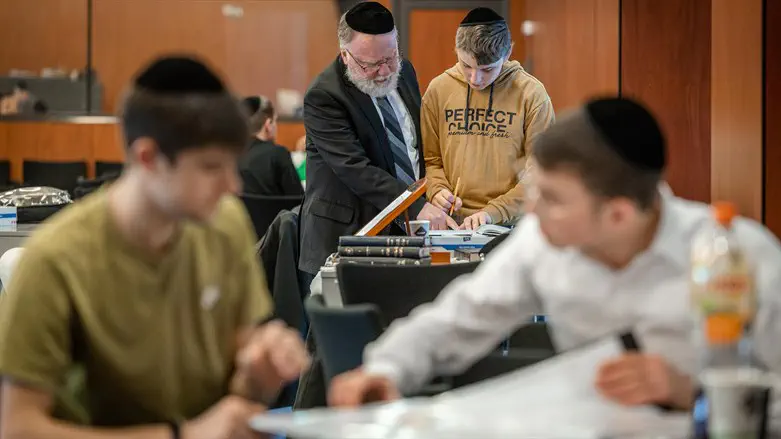 לימוד משותף עם פליטים מאוקראינה באירופה