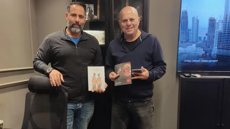 רמי הלוי עם אורן ביטון יו"ר העמותה להלומי קרב בישראל