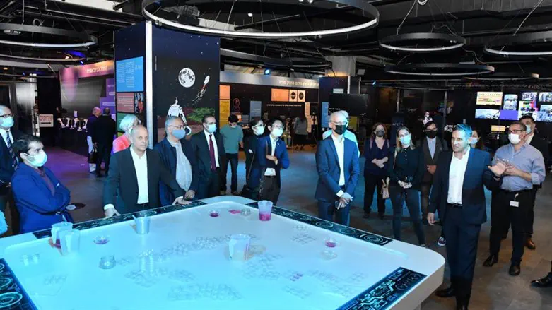 השגרירים במתחם