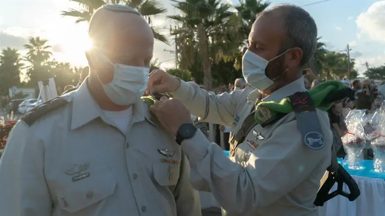 אריק מויאל (משמאל)