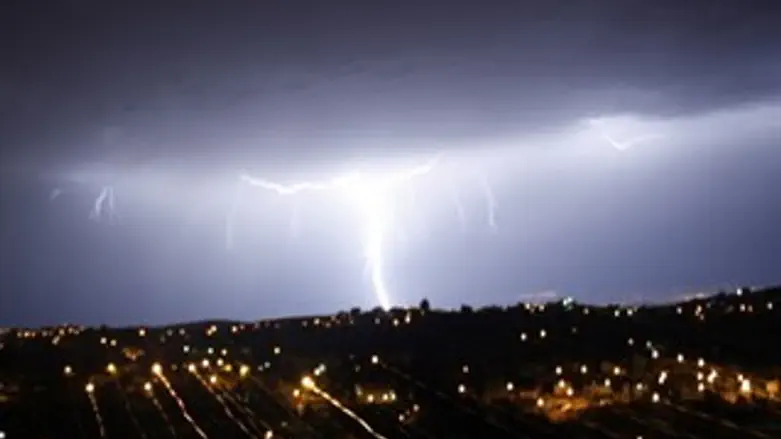 ברק, ברקים, סופה, גשם,