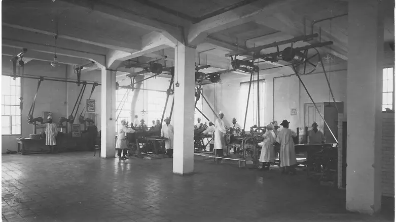 Baking Matza in Haifa during the Mandate
