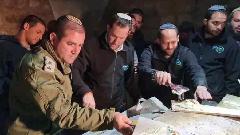 משפצים את מתחם הקבר, השבוע