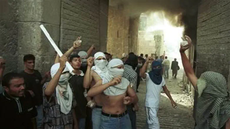 Arabs riot in the Old City