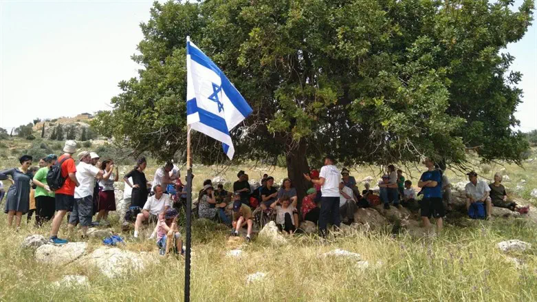 מטיילים באזור 'המרפסת של המדינה'