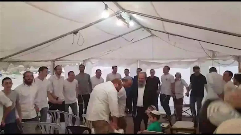 חול המועד במאהל המחאה מול ביתו של ח"כ ניר אורבך