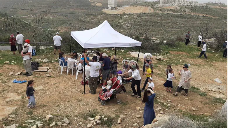 עולים ליד יאיר