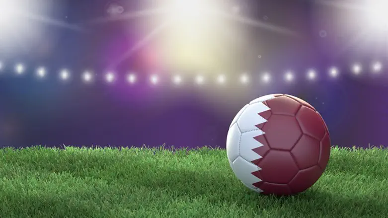 Футбольный мяч в цветах катарского флага