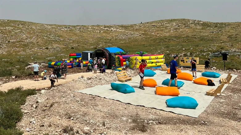 הפנינג באבני חפץ