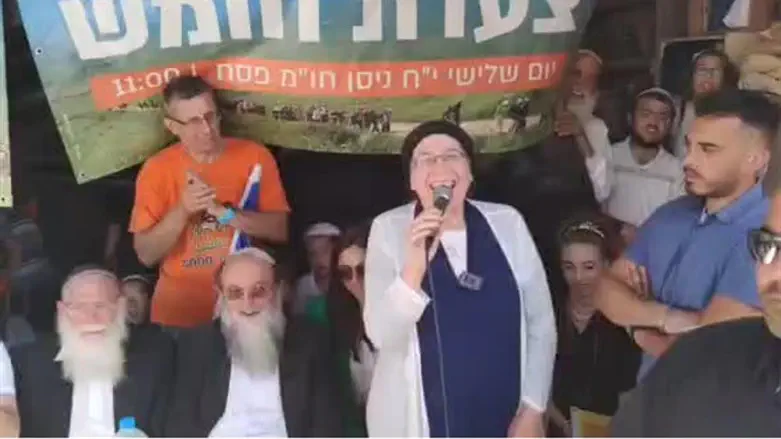 Орит Струк в поселении Хомеш