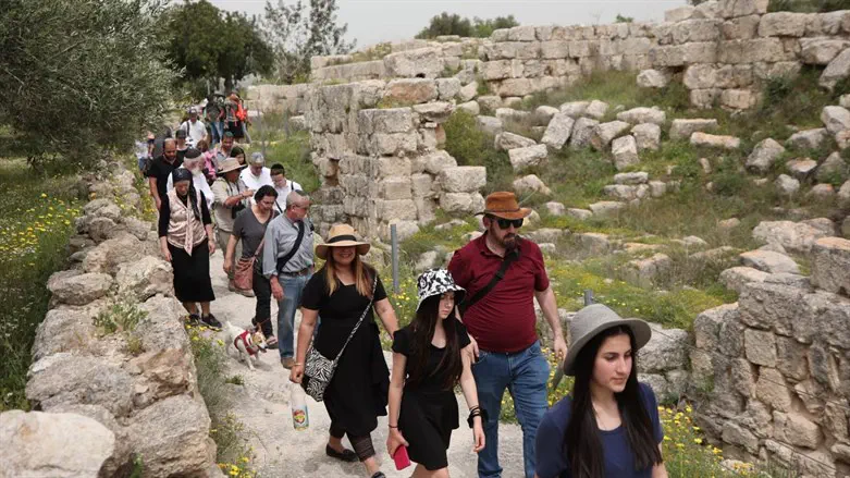 מטיילים בשומרון בפסח