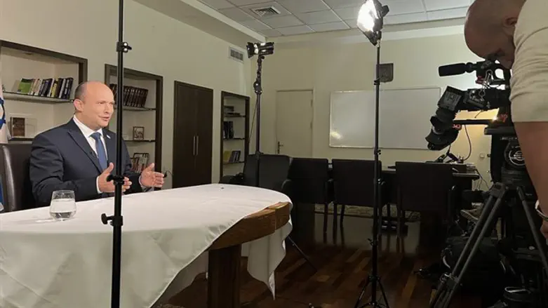 Нафтали Беннет дает интервью CNN