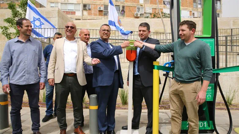 חונכים את מערך הטעינה בירושלים