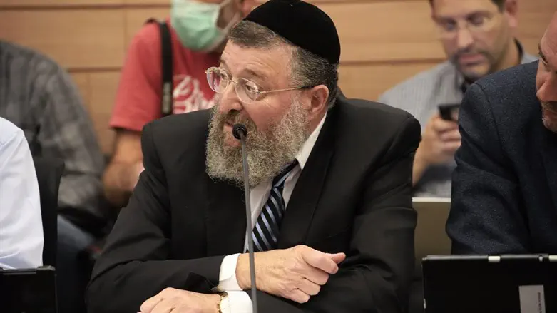 השר יואב בן צור
