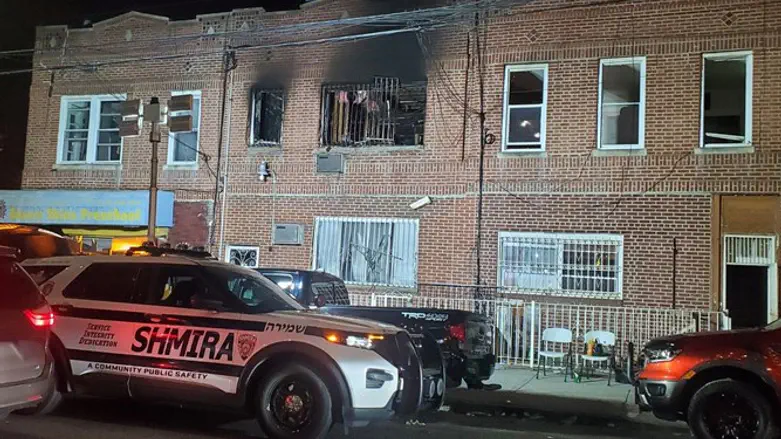 На месте пожара в Боро-Парк