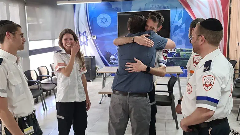 אמרו לי שאתה על הרגליים, שהתאוששת ושאתה חי