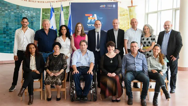 טרופר עם מדליקי המשואות