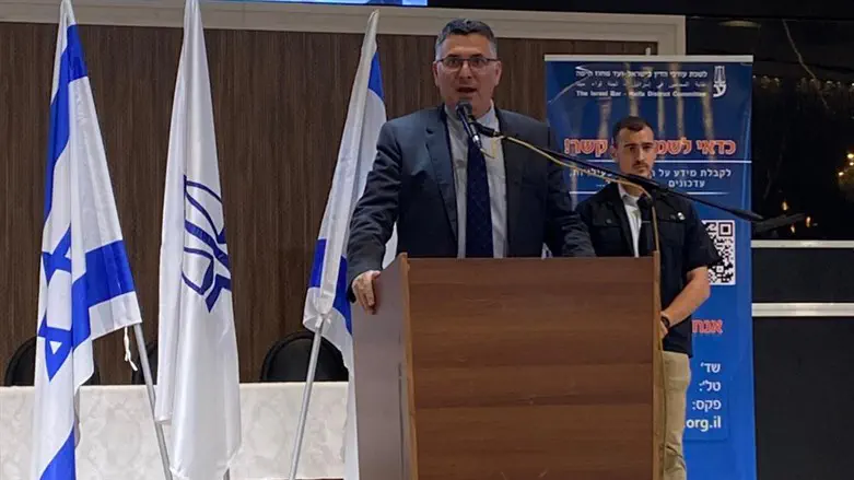 השר גדעון סער