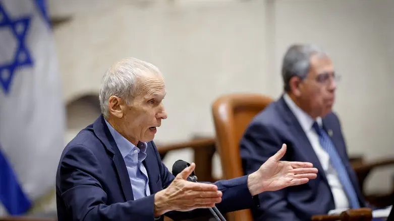 יותר קל להרשים ב"לא ננוח ולא נשקוט" מאשר לשמור על הריבונות בהר הבית. השר בר־לב