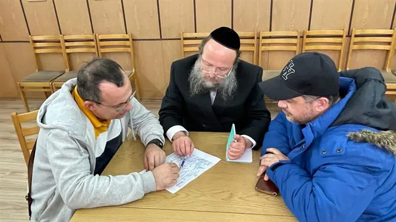 הרב זלצמן במהלך המפגש