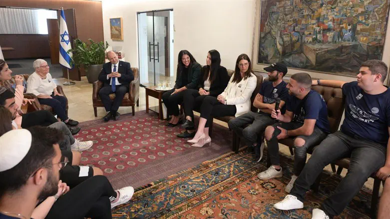 להיות טובים וחזקים 