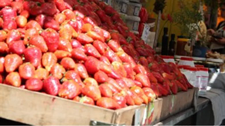 שוק מחנה יהודה ירושלים תותים פרות