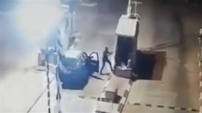 Security guard shot in ariel