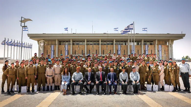 החיילים המצטיינים בכנסת