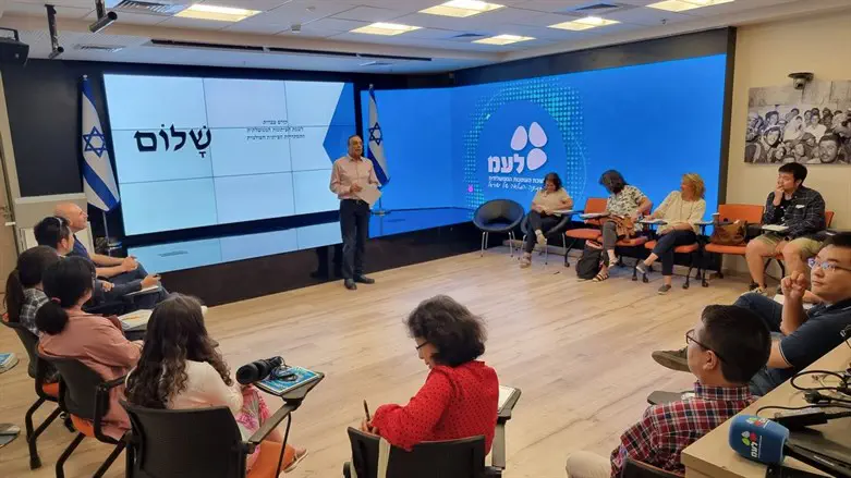 אולפן עברית לעיתונאים זרים